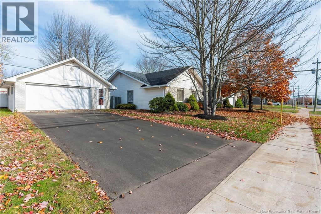 147 Hennessey Drive, Moncton, New Brunswick  E1A 5P2 - Photo 2 - NB129117