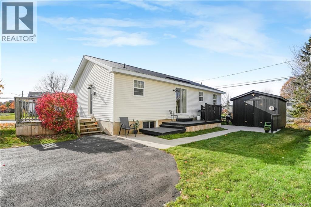 235 Mcnight Street, Fredericton, New Brunswick  E3A 9R6 - Photo 2 - NB129470