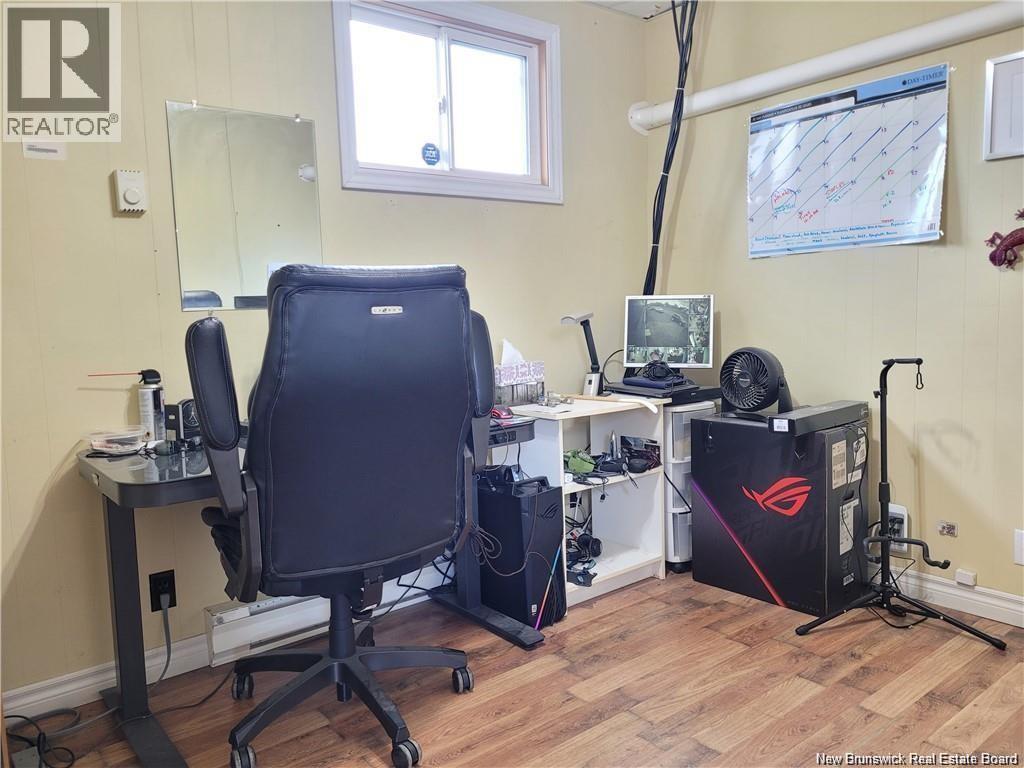 563 Rue Principale, Pointe-Verte, New Brunswick  E8J 3A2 - Photo 11 - NB129393