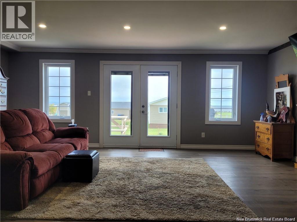 563 Rue Principale, Pointe-Verte, New Brunswick  E8J 3A2 - Photo 17 - NB129393