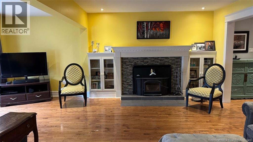 77 Fraser, Edmundston, New Brunswick  E3V 2B6 - Photo 2 - NB129534