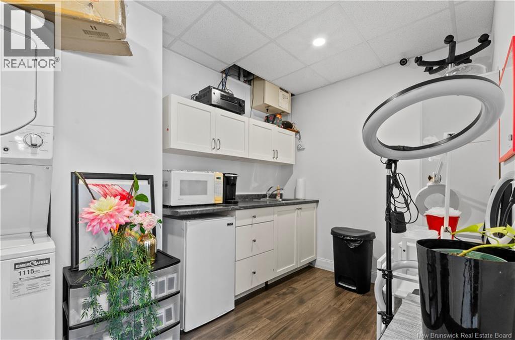 215 Queen Street, Fredericton, New Brunswick  E3B 0Y2 - Photo 13 - NB128830