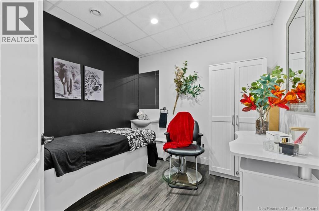 215 Queen Street, Fredericton, New Brunswick  E3B 0Y2 - Photo 15 - NB128830