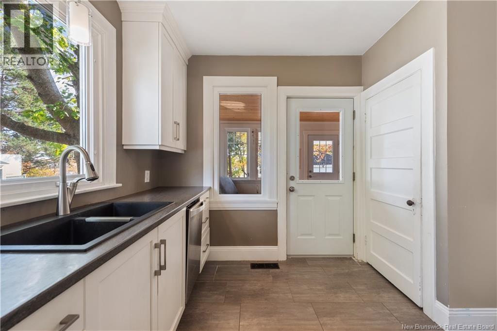 244 Salisbury Road, Moncton, New Brunswick E1E 1A7 - Photo 12 - NB128999