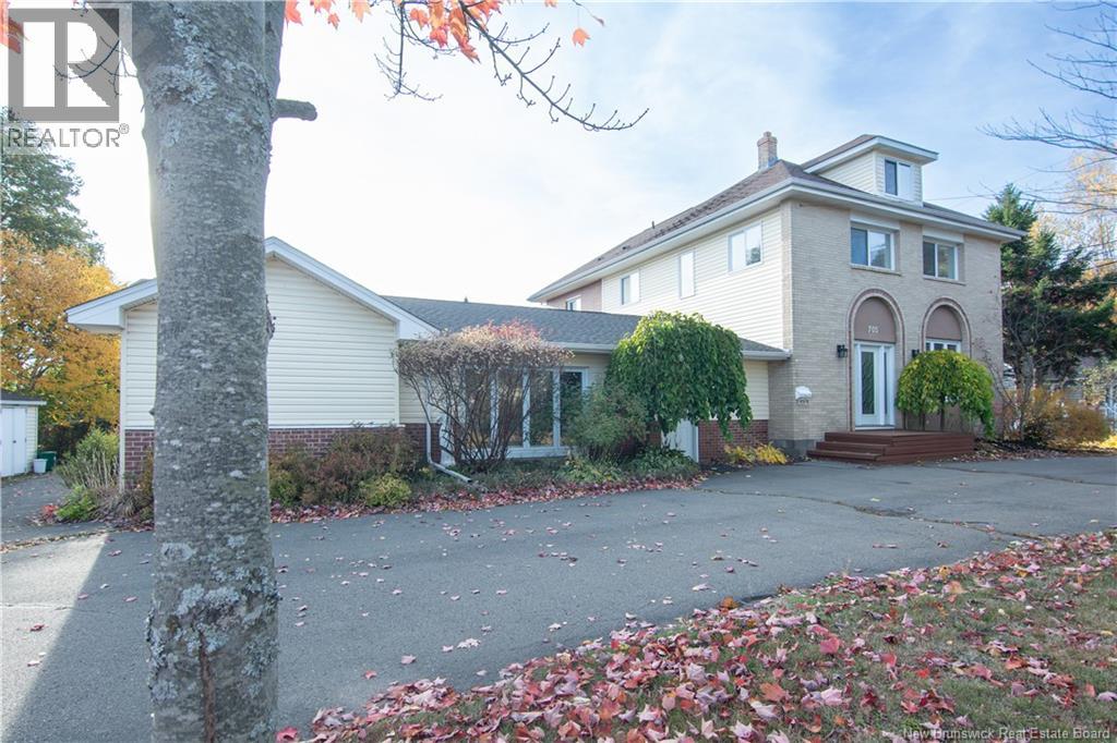705 Amirault Street, Dieppe, New Brunswick  E1A 1E9 - Photo 3 - NB129464