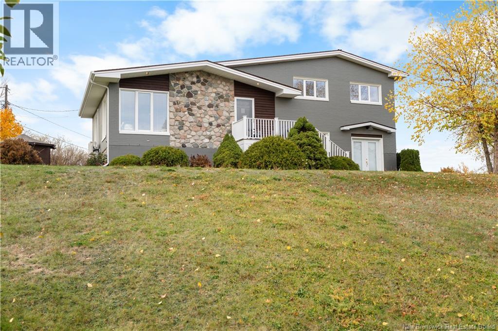 125 Roche, Bathurst, New Brunswick  E2A 3E5 - Photo 2 - NB129567