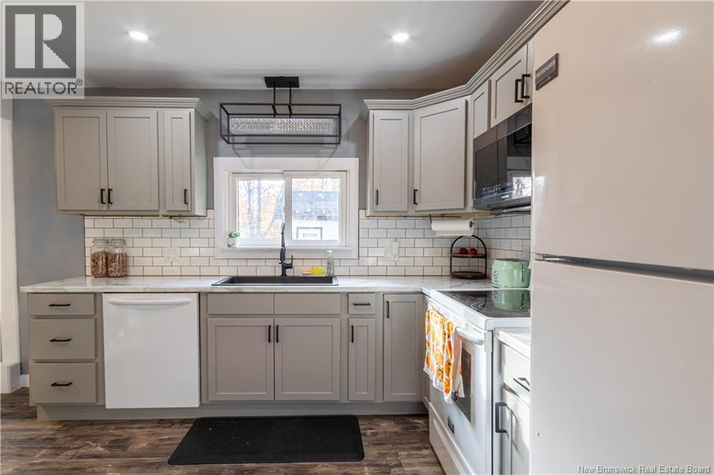 54 Pleasant Avenue, Mcadam, New Brunswick E6J 1G4 - Photo 17 - NB129278