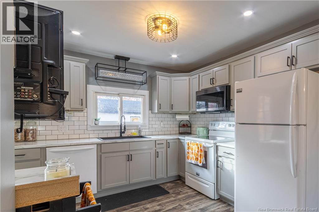 54 Pleasant Avenue, Mcadam, New Brunswick E6J 1G4 - Photo 18 - NB129278