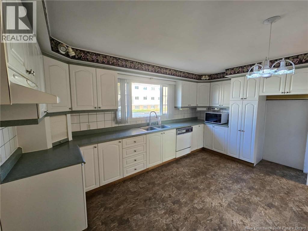 780 Donald Street, Bathurst, New Brunswick  E2A 1N5 - Photo 16 - NB129637