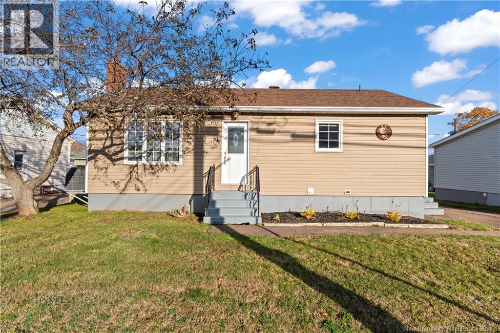 61 Mapleton, Moncton, New Brunswick E1C 7W6 - Photo 2 - NB129443