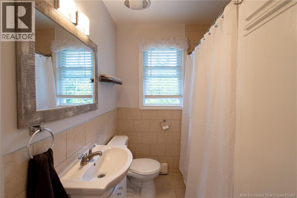 1104 Kennebecasis Drive, Saint John, New Brunswick E2K 5B1 - Photo 11 - NB129646