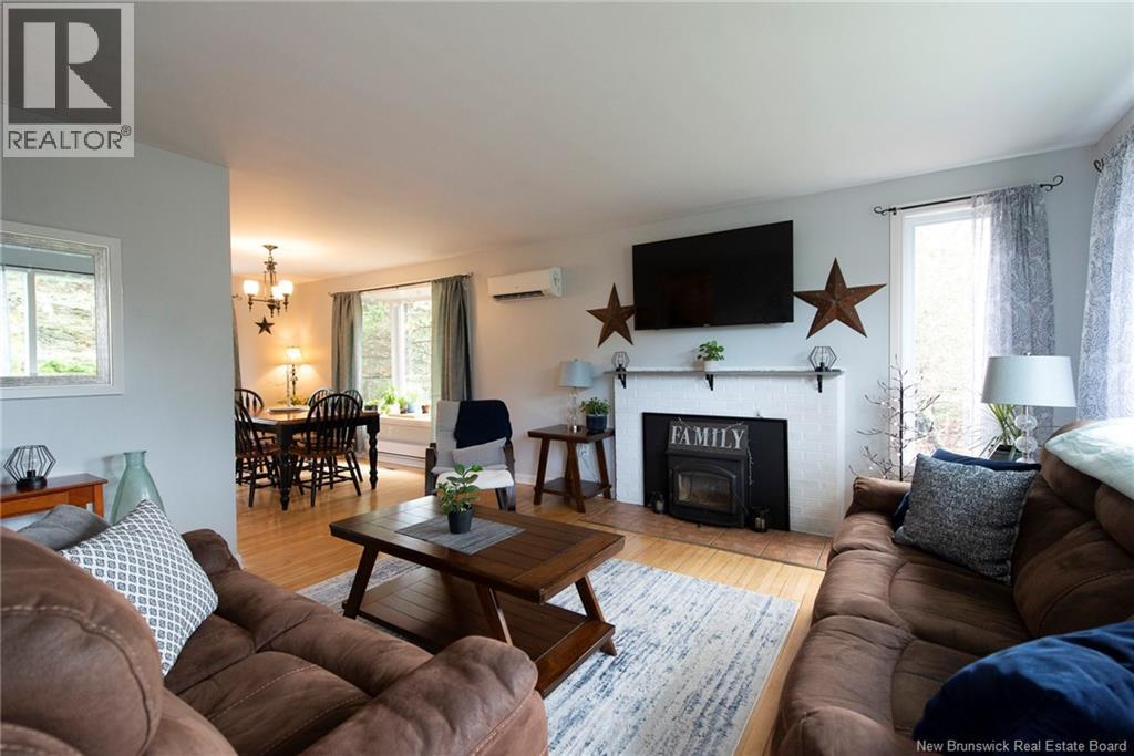 1104 Kennebecasis Drive, Saint John, New Brunswick E2K 5B1 - Photo 3 - NB129646