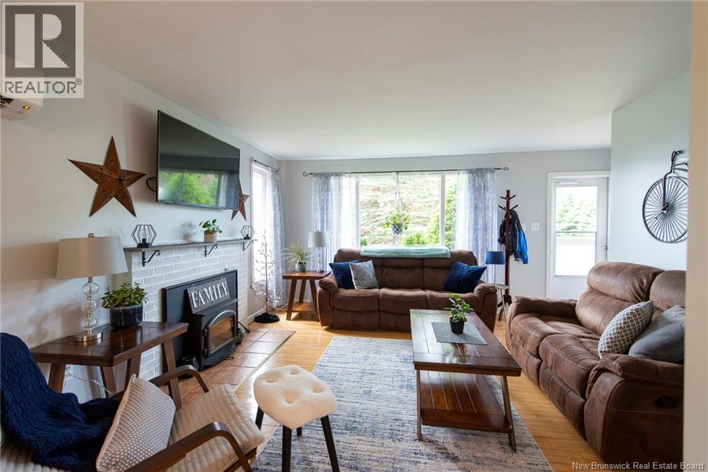 1104 Kennebecasis Drive, Saint John, New Brunswick E2K 5B1 - Photo 4 - NB129646