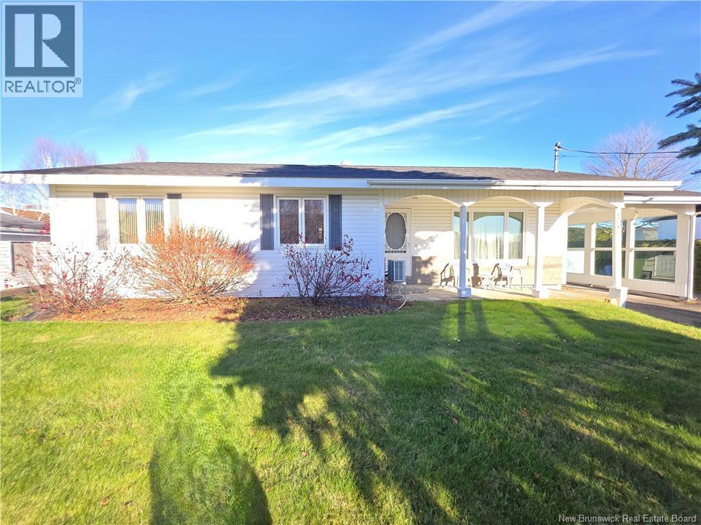 636 3 Ieme Ave, Grand-Sault/grand Falls, New Brunswick  E3Z 1A3 - Photo 1 - NB129704