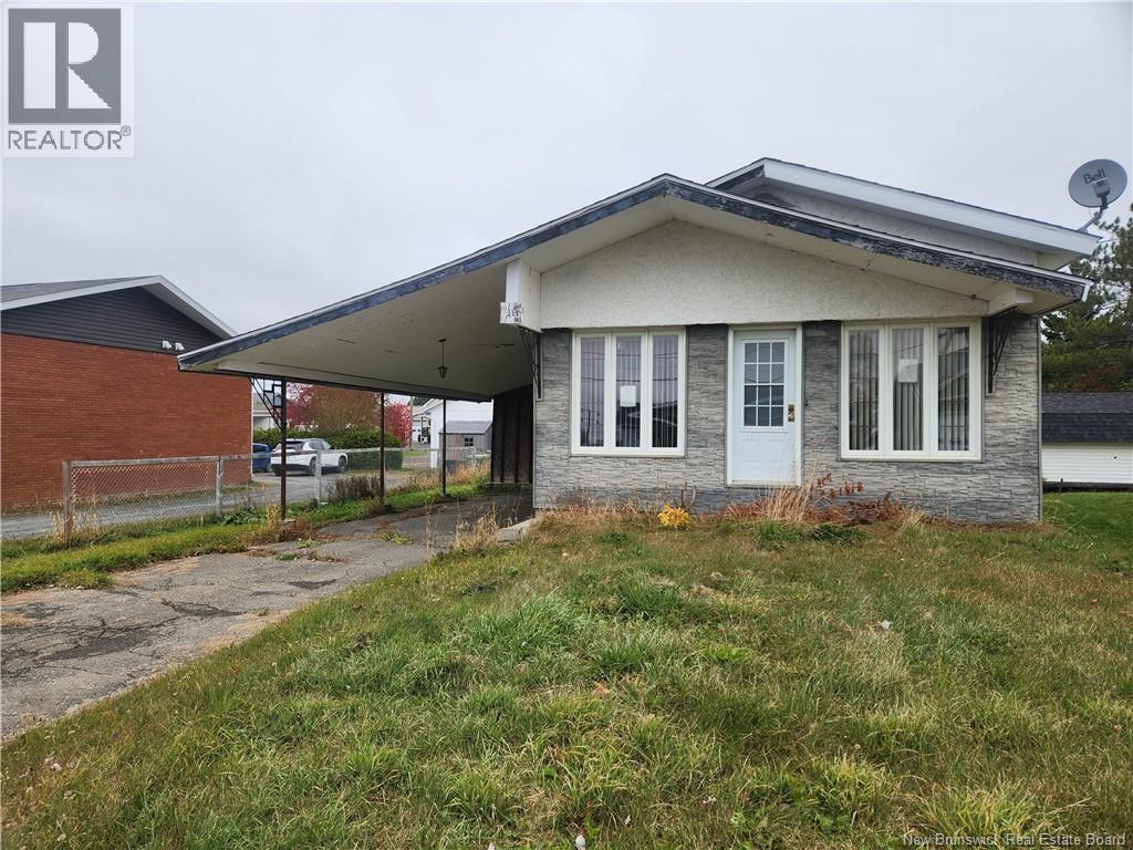 32 Rue Pelletier, Saint-Quentin, New Brunswick E8A 1Y1 - Photo 1 - NB129665