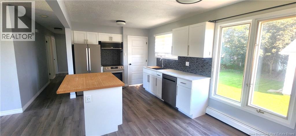 1111 Vincent Drive, Bathurst, New Brunswick  E2A 3W1 - Photo 4 - NB129327