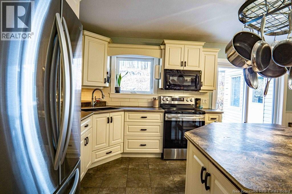 18 Hillsleigh Court, Douglas, New Brunswick E3G 7Y9 - Photo 7 - NB129674