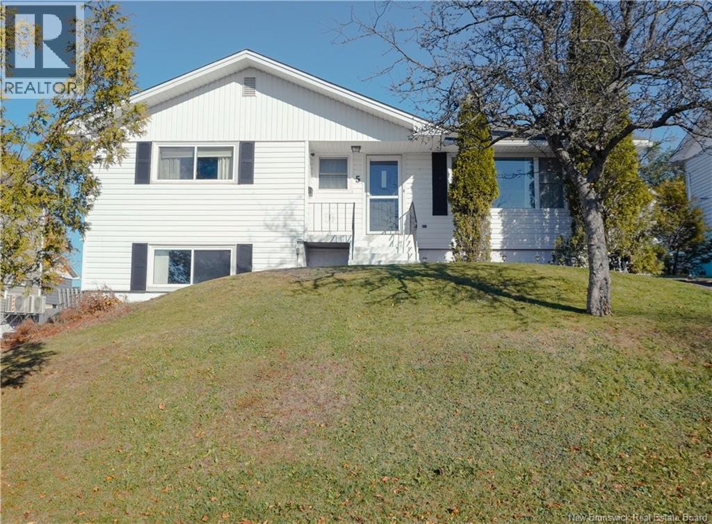 5 Wildwood, Saint John, New Brunswick E2J 2V9 - Photo 1 - NB129667