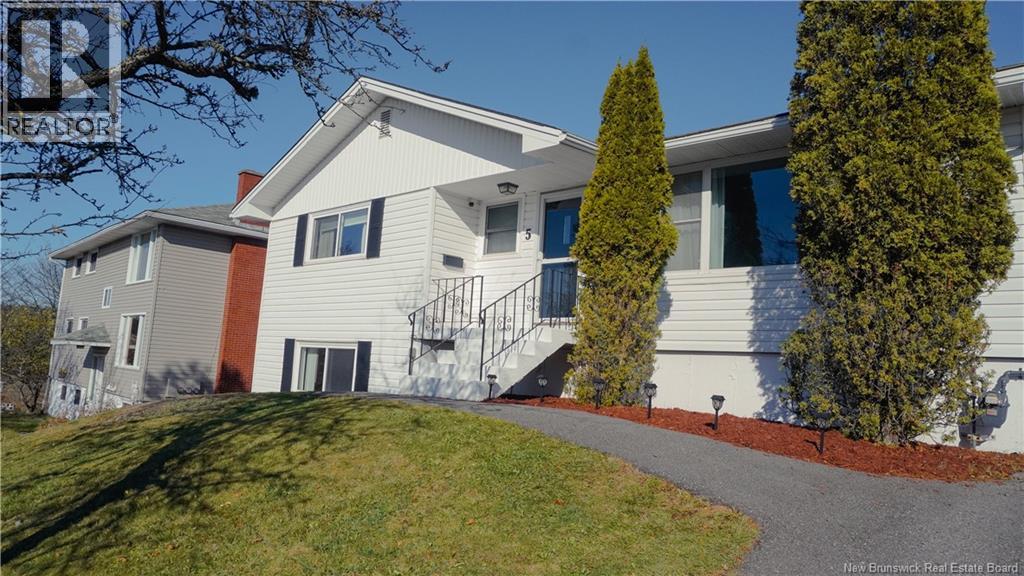 5 Wildwood, Saint John, New Brunswick E2J 2V9 - Photo 2 - NB129667