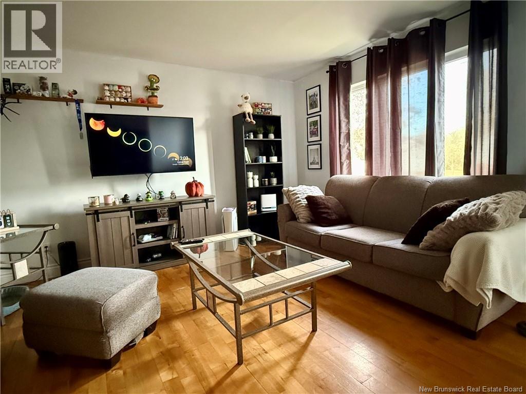 626 Charles, Dieppe, New Brunswick E1A 1Z6 - Photo 2 - NB129780