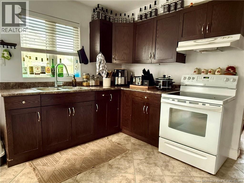 626 Charles, Dieppe, New Brunswick E1A 1Z6 - Photo 3 - NB129780