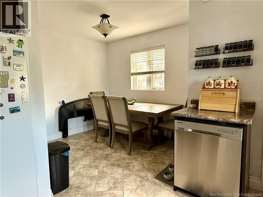 626 Charles, Dieppe, New Brunswick E1A 1Z6 - Photo 4 - NB129780