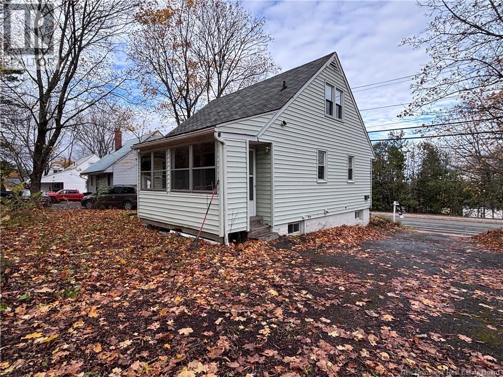 638 Kings College Road, Fredericton, New Brunswick  E3B 2G8 - Photo 2 - NB129800