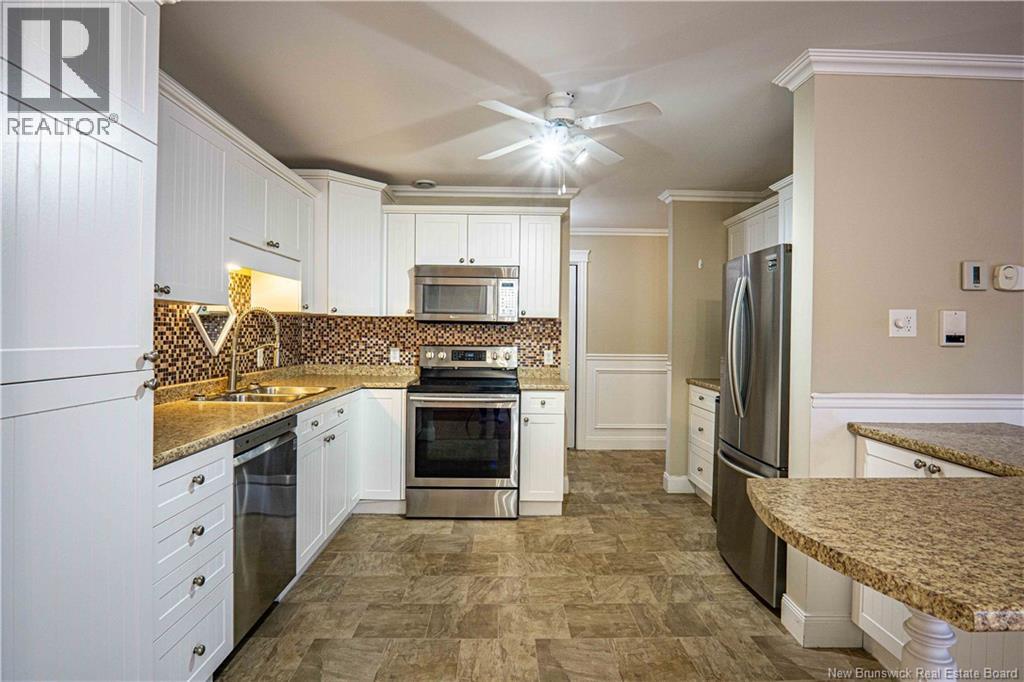 40 Brown Boulevard Unit# 210, Fredericton, New Brunswick E3A 0L7 - Photo 2 - NB129840