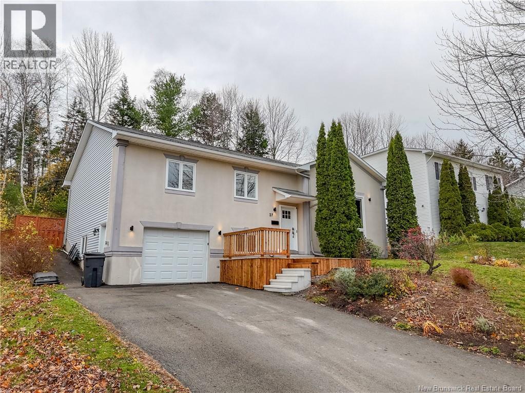 27 Stoneybrook Crescent, Fredericton, New Brunswick  E3B 6Y2 - Photo 1 - NB129828