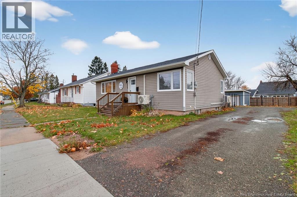 25 Lynwood, Moncton, New Brunswick E1A 3Z6 - Photo 2 - NB129944