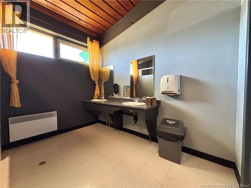 895 St Anne, Bathurst, New Brunswick E2A 2N5 - Photo 13 - NB129909