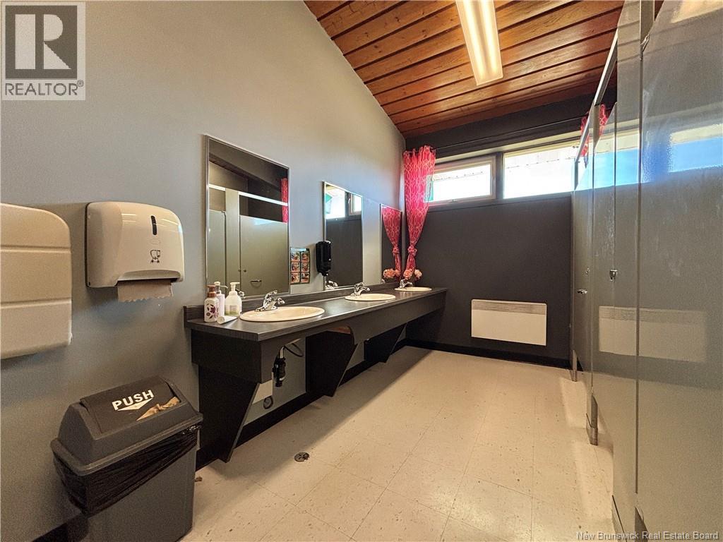 895 St Anne, Bathurst, New Brunswick E2A 2N5 - Photo 14 - NB129909
