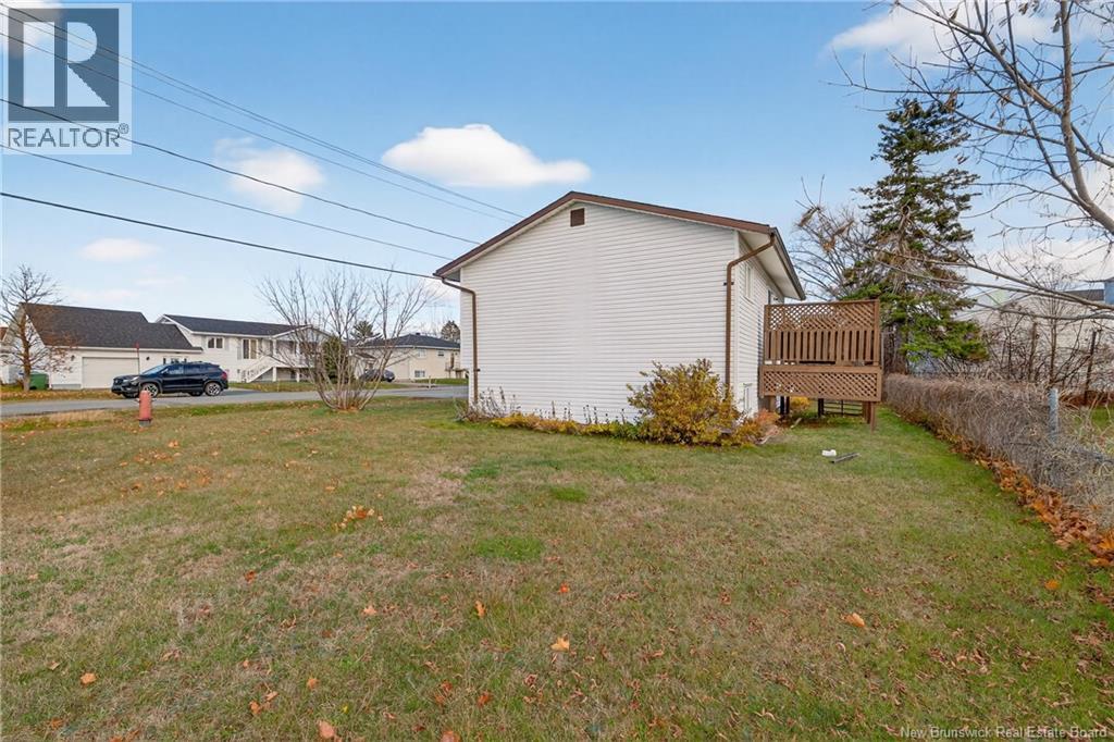 595 St Simon, Bathurst, New Brunswick E2A 3L7 - Photo 6 - NB129958