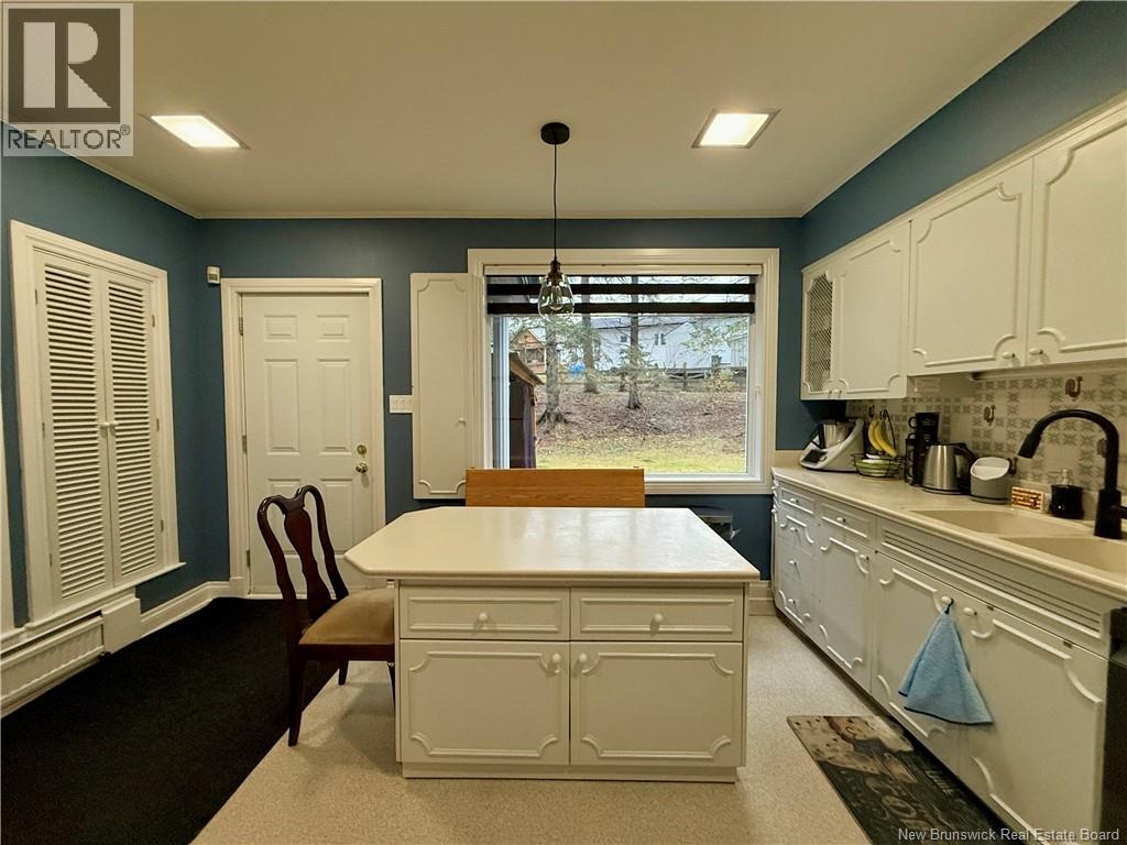 28 Lawson Street, Edmundston, New Brunswick  E3V 1Z4 - Photo 4 - NB129995