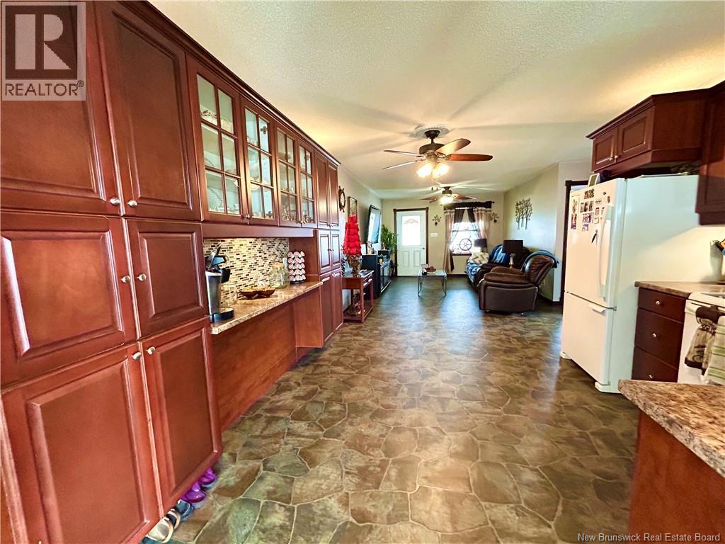 7662 Du Havre, Bas-Caraquet, New Brunswick  E1W 5X2 - Photo 11 - NB130078