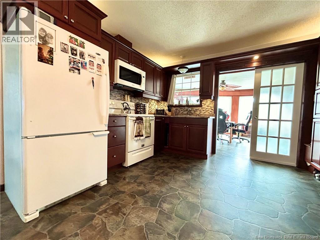 7662 Du Havre, Bas-Caraquet, New Brunswick  E1W 5X2 - Photo 15 - NB130078