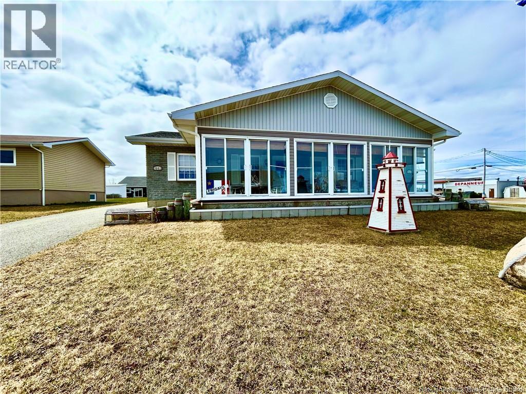 7662 Du Havre, Bas-Caraquet, New Brunswick  E1W 5X2 - Photo 2 - NB130078