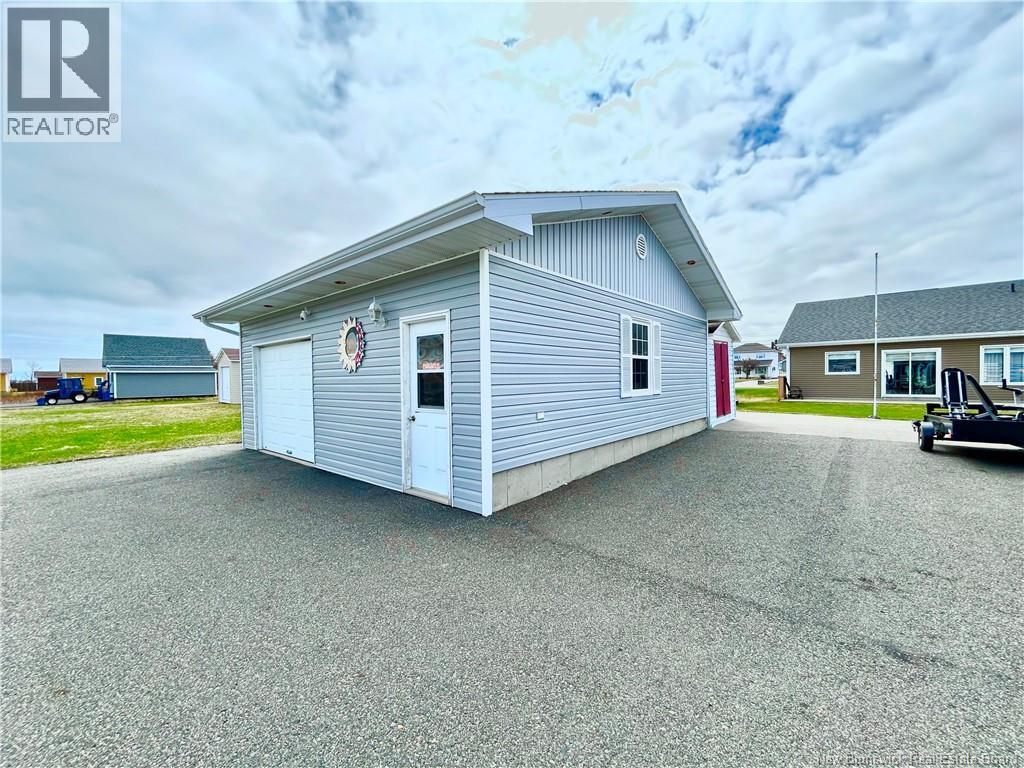 7662 Du Havre, Bas-Caraquet, New Brunswick  E1W 5X2 - Photo 34 - NB130078