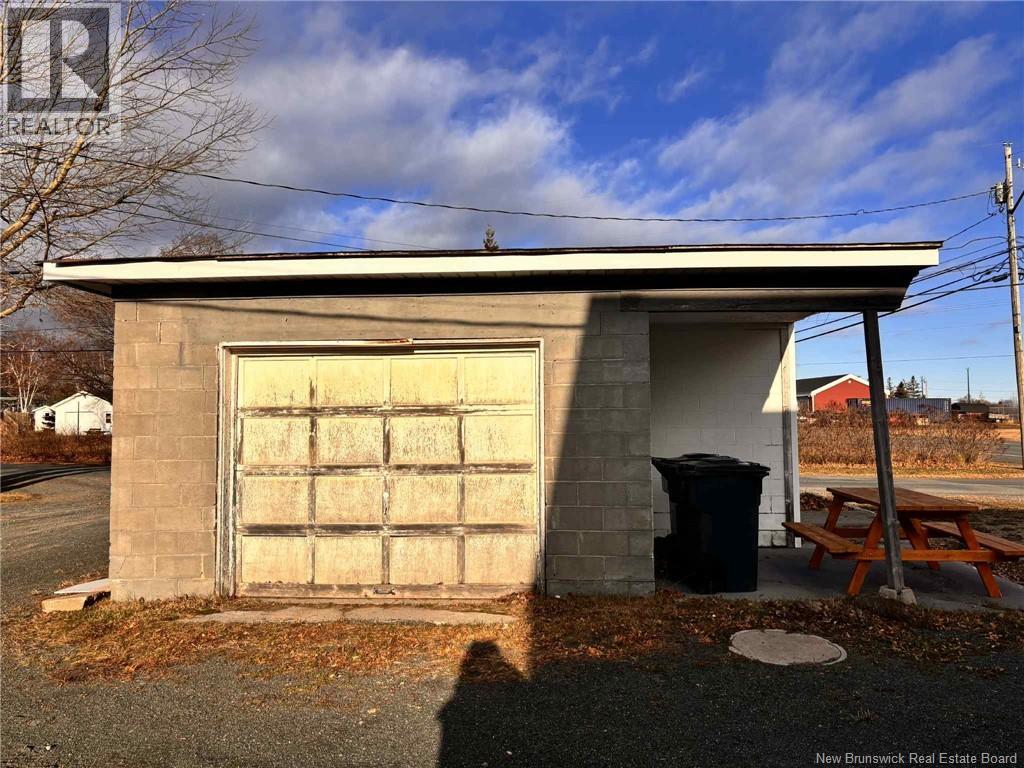 396 Principale, Pointe-Verte, New Brunswick E8J 2Y6 - Photo 3 - NB130090