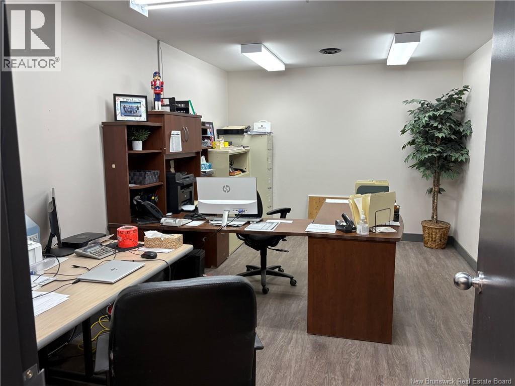 18 Elmwood, Moncton, New Brunswick E1A 2X8 - Photo 5 - NB130059