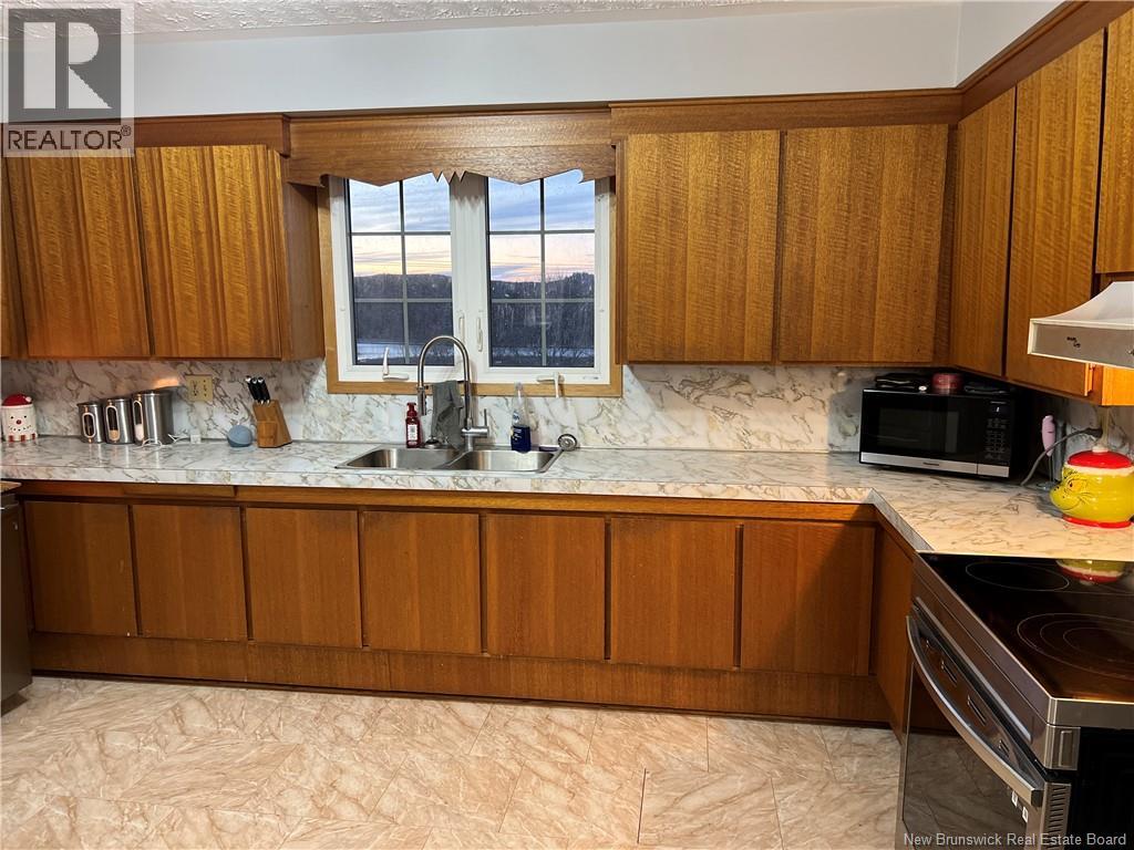 312 Centennial Road, Hampton, New Brunswick E5N 7L9 - Photo 10 - NB129996