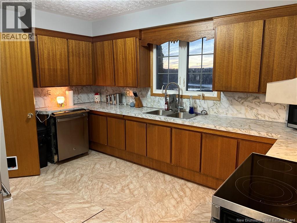 312 Centennial Road, Hampton, New Brunswick E5N 7L9 - Photo 9 - NB129996