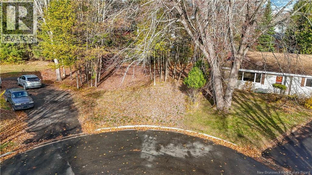 33 Burse Court, Fredericton, New Brunswick E3A 3C7 - Photo 3 - NB130123