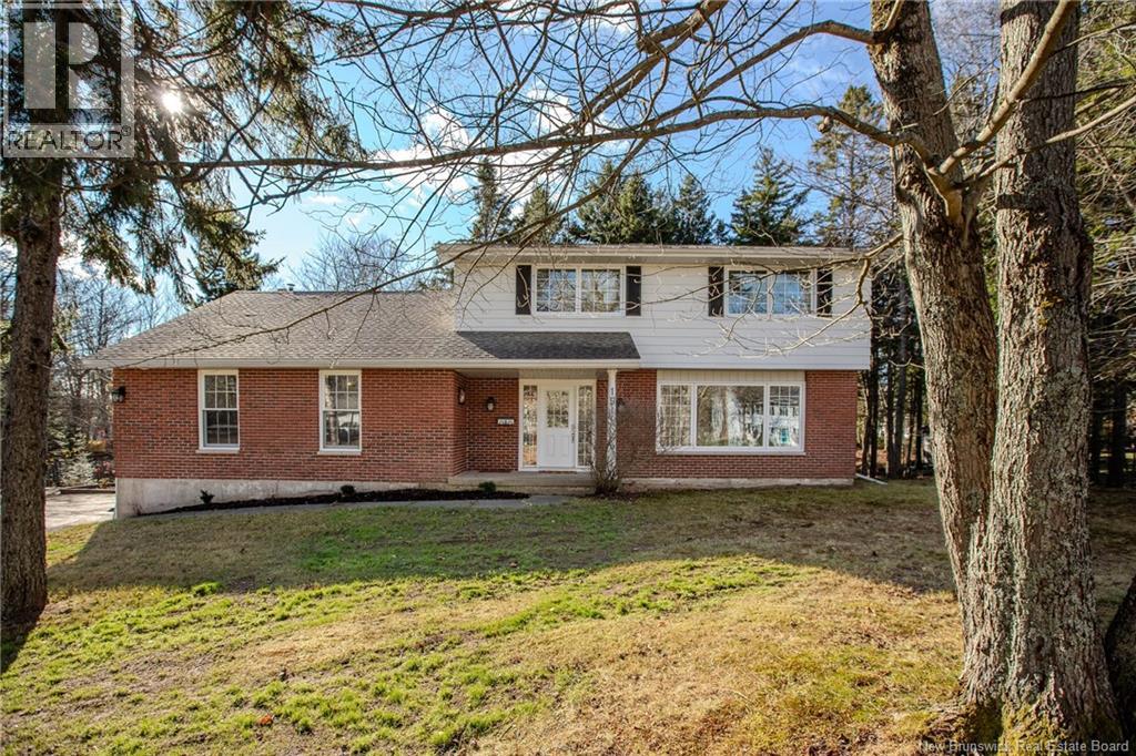 15 Linden Crescent, Rothesay, New Brunswick  E2E 5R8 - Photo 2 - NB129786