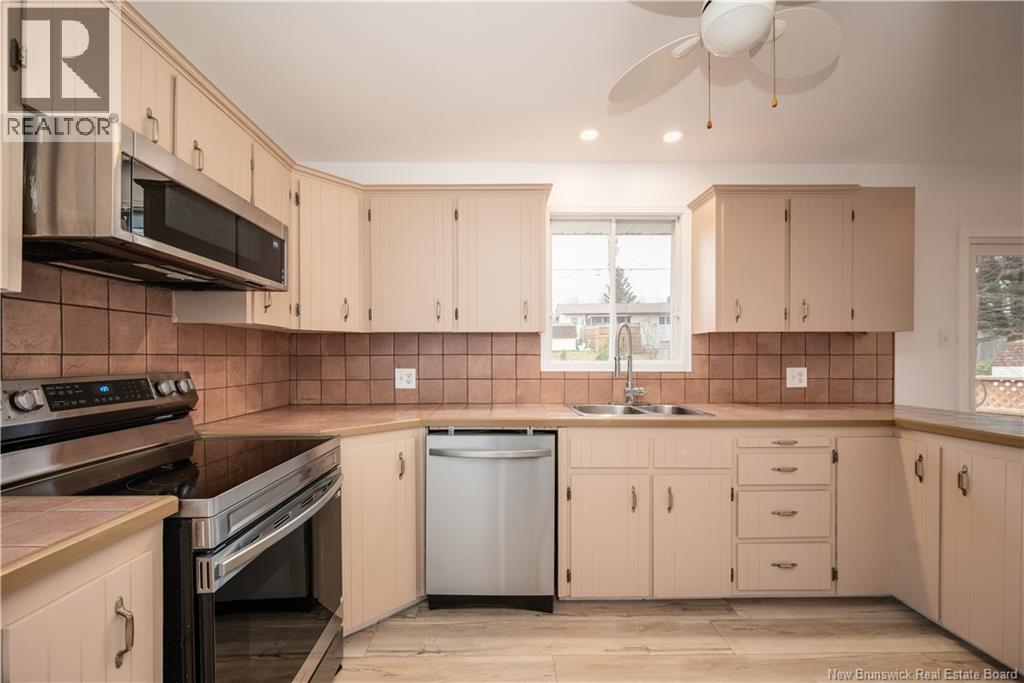 102 Notingham Drive, Moncton, New Brunswick  E1A 5K1 - Photo 12 - NB130329