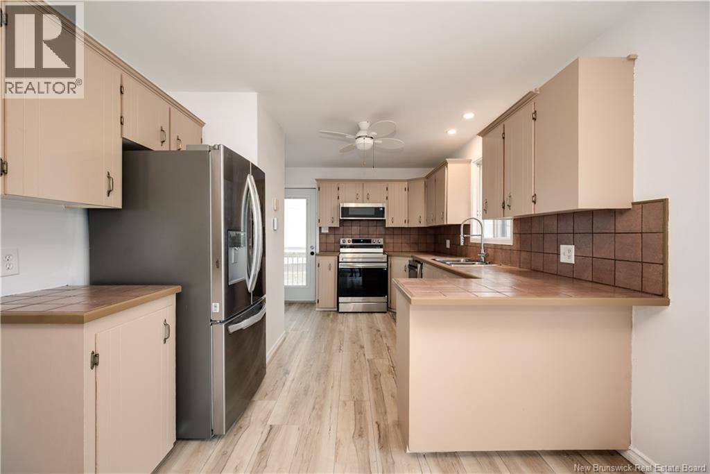 102 Notingham Drive, Moncton, New Brunswick  E1A 5K1 - Photo 5 - NB130329