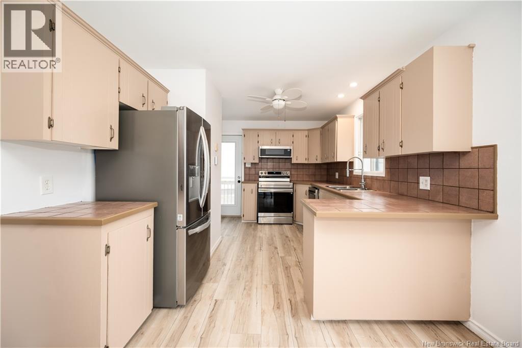 102 Notingham Drive, Moncton, New Brunswick  E1A 5K1 - Photo 6 - NB130329