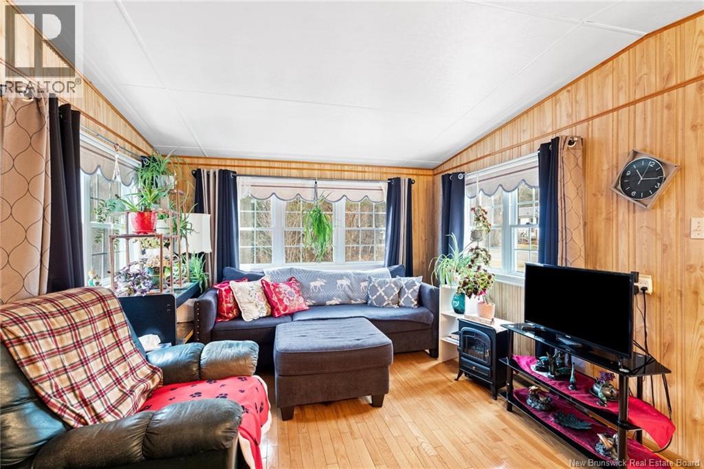 71 Chestnut Street, Minto, New Brunswick  E4B 3L4 - Photo 8 - NB130397