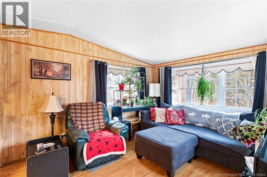 71 Chestnut Street, Minto, New Brunswick  E4B 3L4 - Photo 9 - NB130397
