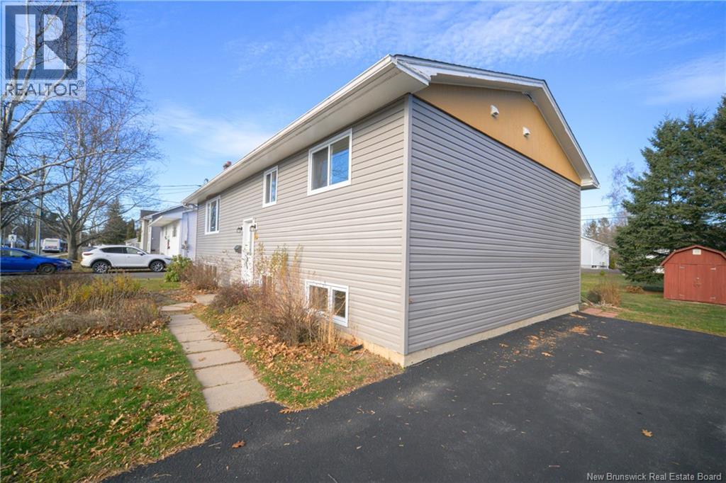 101 Sunset Drive, Fredericton, New Brunswick  E3A 1A2 - Photo 3 - NB130452